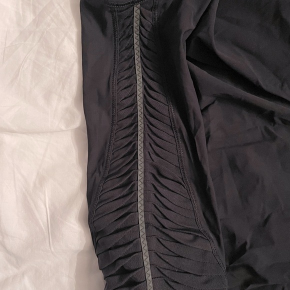 Lululemon Black Shirt Size: 6 - Picture 3 of 4